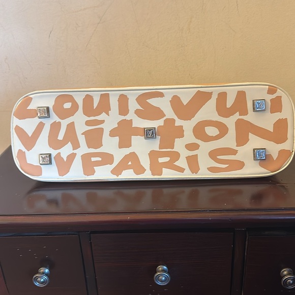 Louis Vuitton rare limited edition graffit!!! - Picture 3 of 12